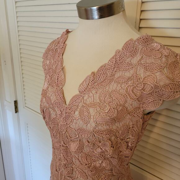 Tadashi Shoji Women's Formal Dress Size 4 Floral Woven V-Neck Bodycon. - Picture 6 of 7